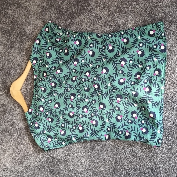 Boden short sleeve green floral blouse - Picture 4 of 4